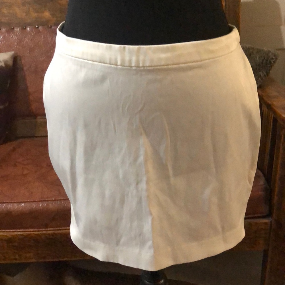 Elegant White Mini Skirt